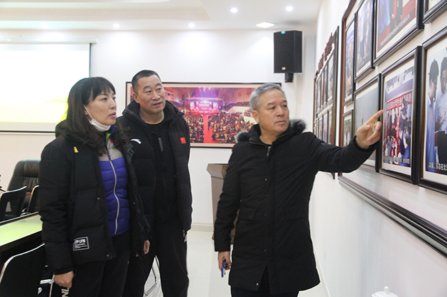 5、苏总与韩总一行在金寨生产基地会议室.JPG